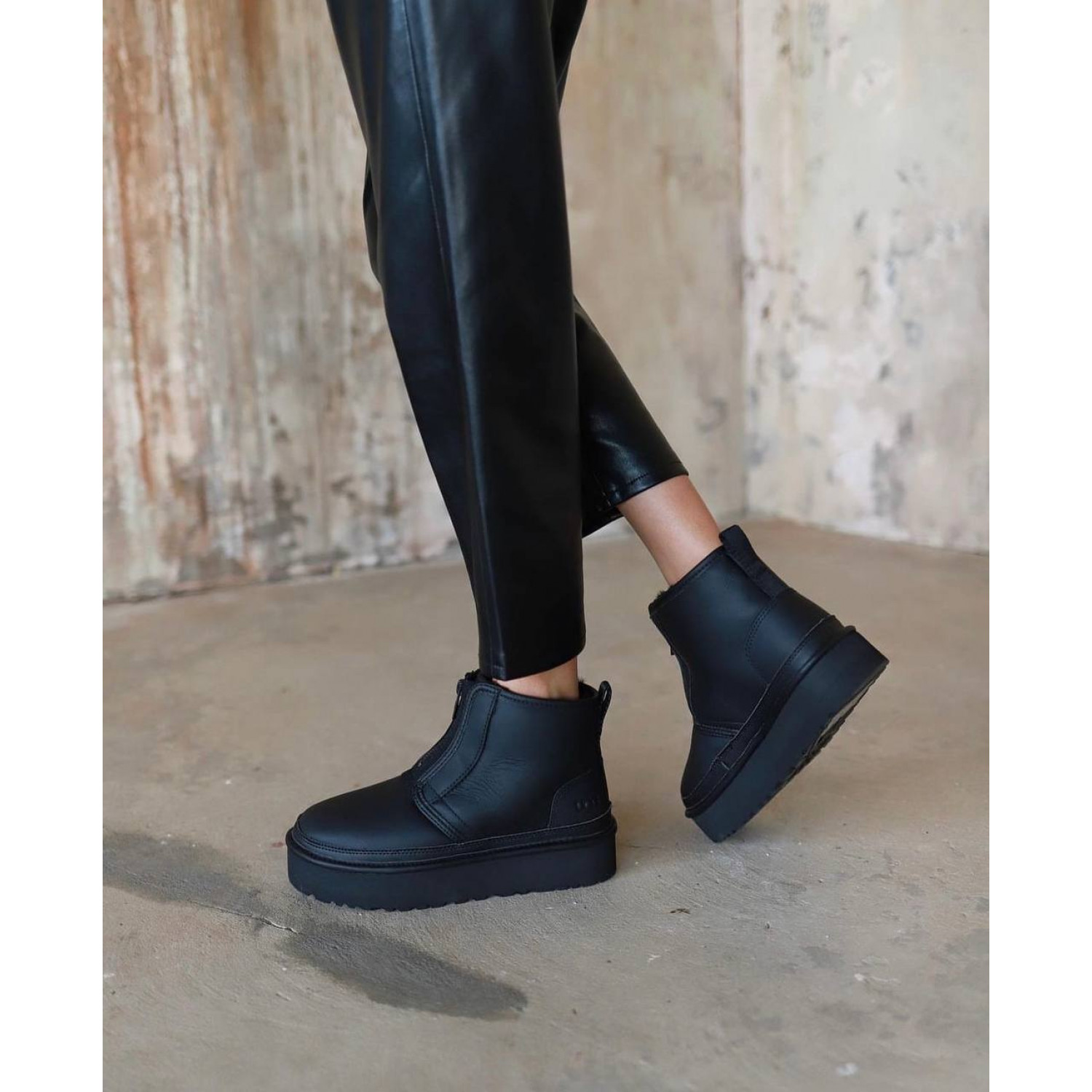 UGG Neumel Platform ZIP Boot Black