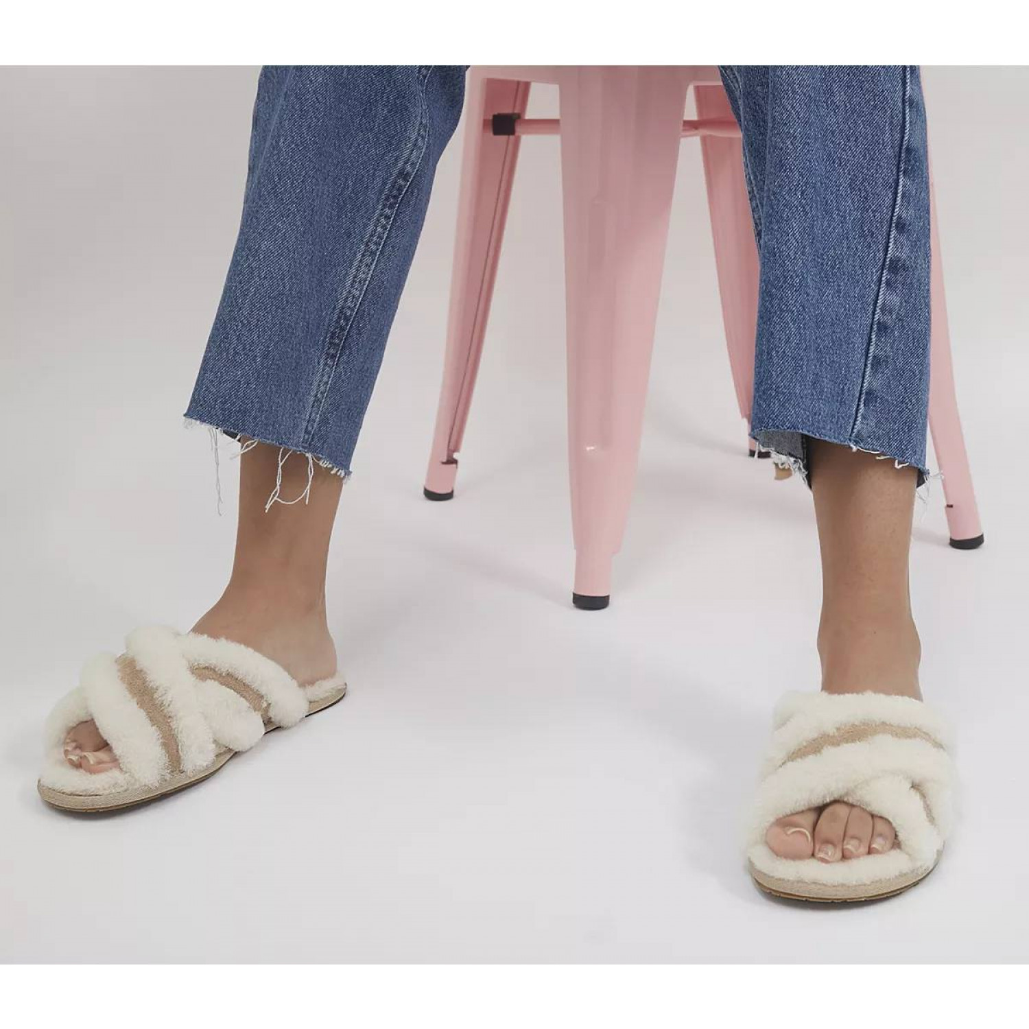 UGG Slippers Scuffita Sand