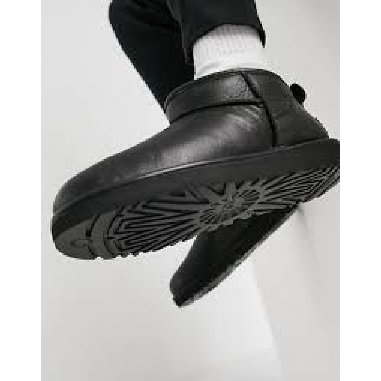 Ugg Mens Classic Ultra Mini Leather Black 